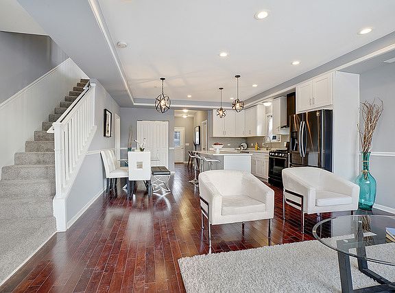 4th image of 2419 N 75th Ct