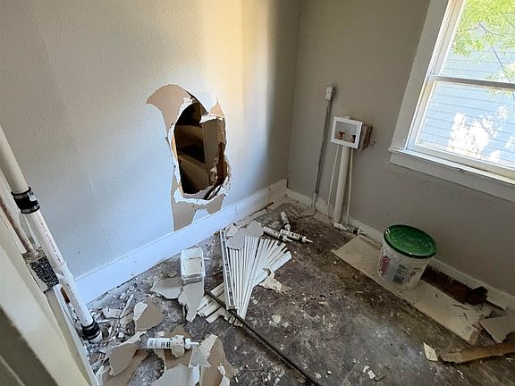 2nd image of 1417 Pillow St