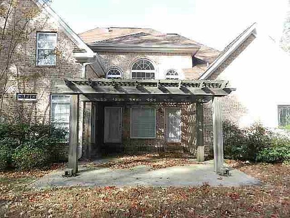 2nd image of 101 Royal Oaks Ln