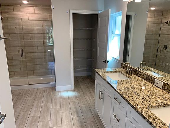 4th image of 2355 Jacobs St