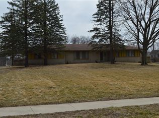 5415 E Oakwood Dr, Pleasant Hill, IA 50327
