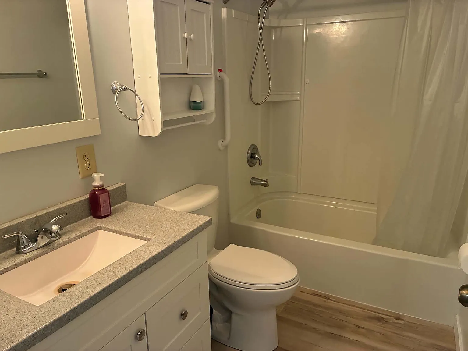 2 bed, $1,100 — Photo 2