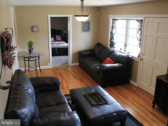 3rd image of 828 E Stonewall Dr