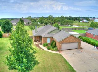 163 NE Uvon Ln, Elgin, OK 73538