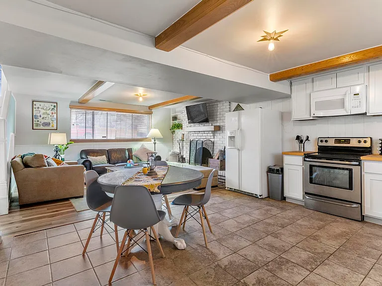 1402 Mears Dr #2 — Photo 11
