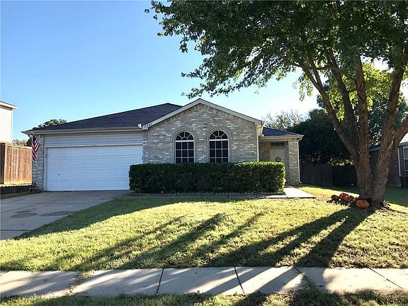 4th image of 7901 Seven Oaks Ln