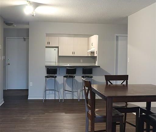 4th image of 3000 Sandwich St #420
