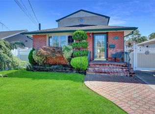 226 N Richmond Ave, Massapequa, NY 11758