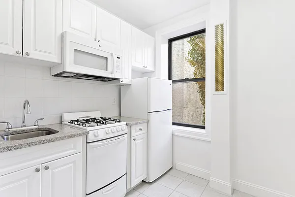 Rented by Compass | media 3