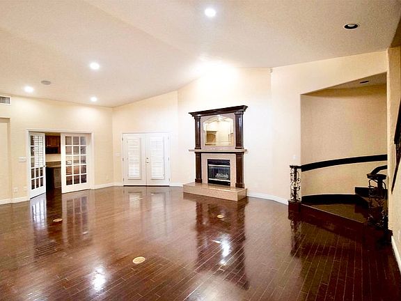 5th image of 115 Crested Peak Ct