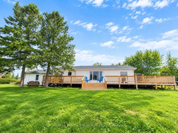 2066 Lapasse Rd, Whitewater Region, ON K0J 1C0