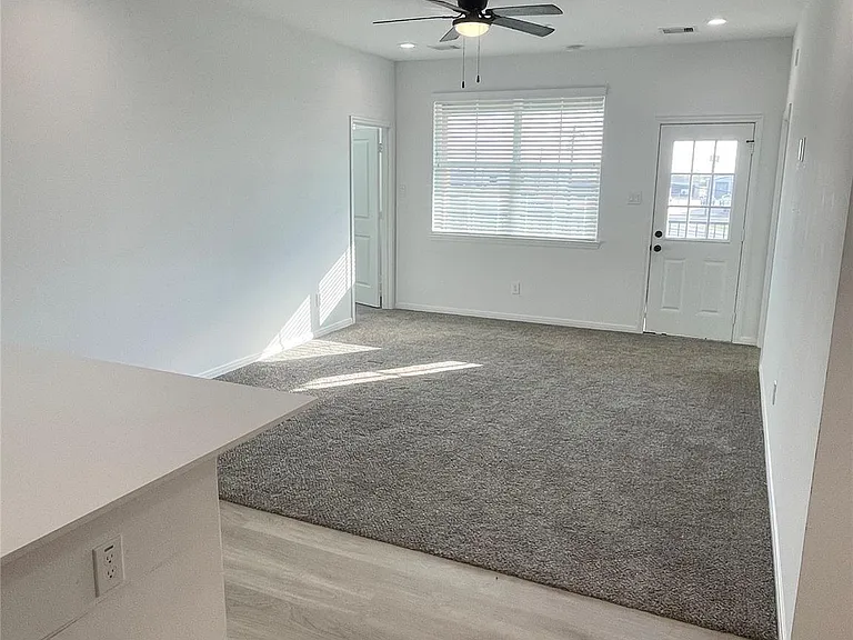 802 W Loop — Photo 7