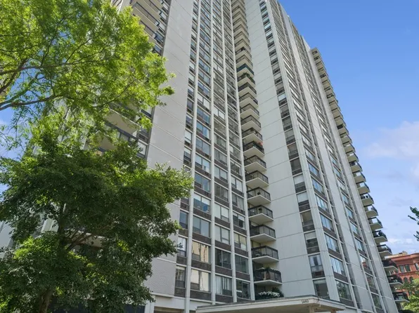 1460 N Sandburg Ter #208, Chicago, IL 60610
