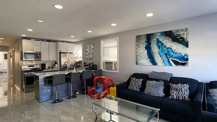 Sold by Wolf Properties Management LLC | media 2