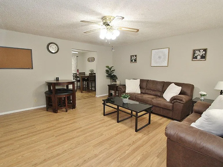 Evergreen House — Photo 3