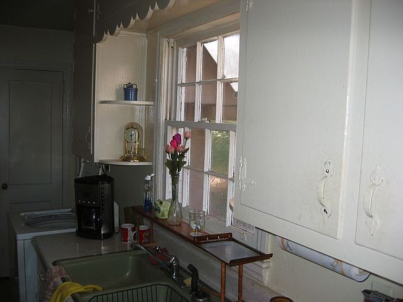 The other side of the kitchen