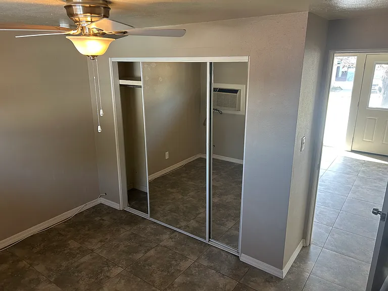 1122 E Maryland Ave #12 — Photo 6