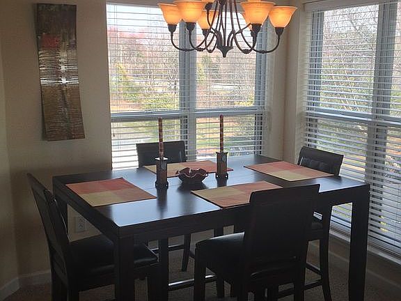 Dining area...10 ft ceilings