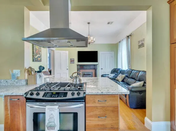 3314 Carondelet St APT A, New Orleans, LA 70115