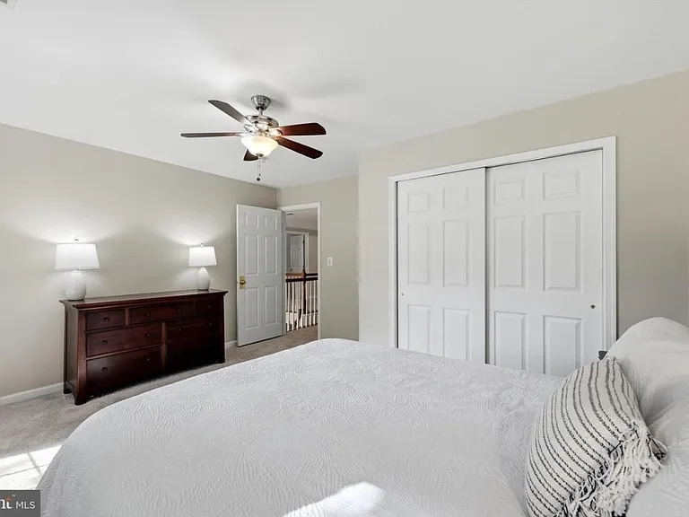 22806 Oatlands Grove Pl — Photo 57