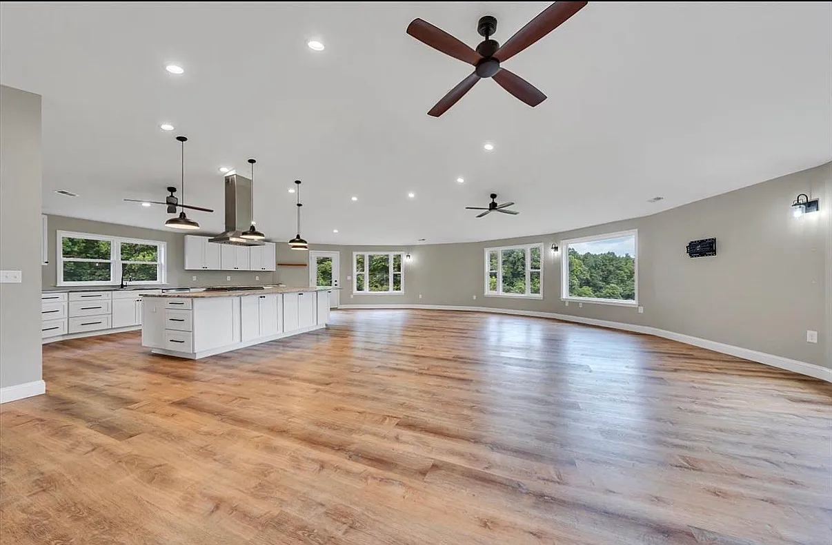 6 bed, 3519 sqft, $3,000 — Photo 3