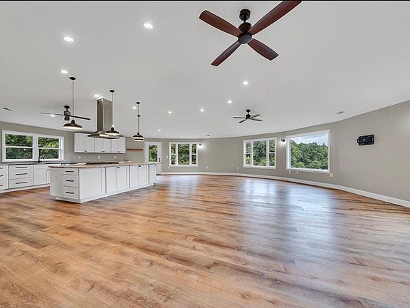 3rd image of 3202B Mathews Ln
