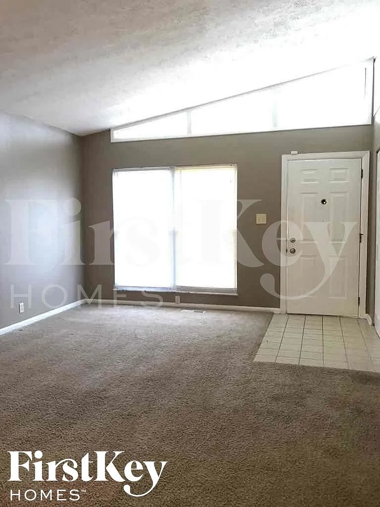 3 bed, 2.0 bath, 1948 sqft, $2,295 — Photo 3