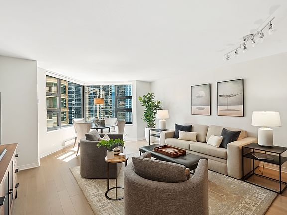 4th image of 401 E Ontario St APT 2408