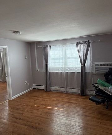 5th image of 27 Arlington Rd #2