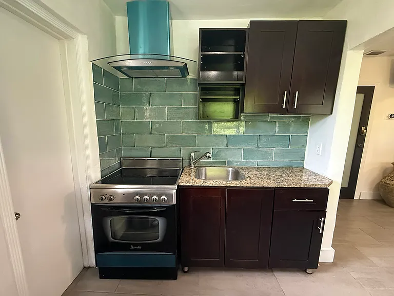 19 NW 51st St #1 — Photo 5