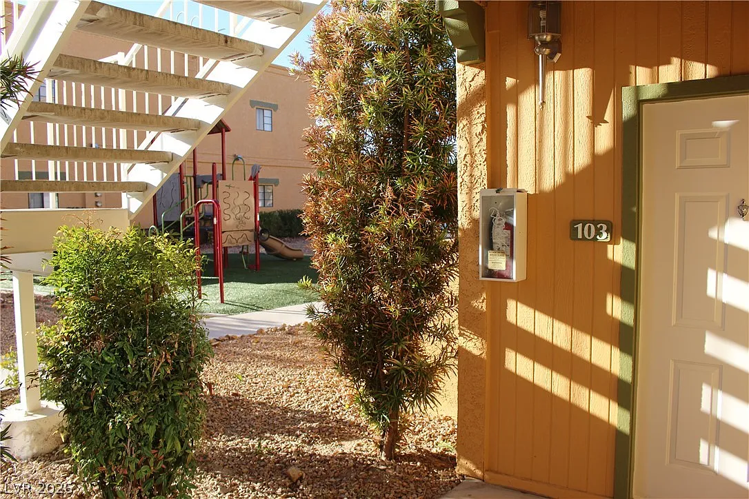 1 bed, 1.0 bath, 668 sqft, $1,095 — Photo 1