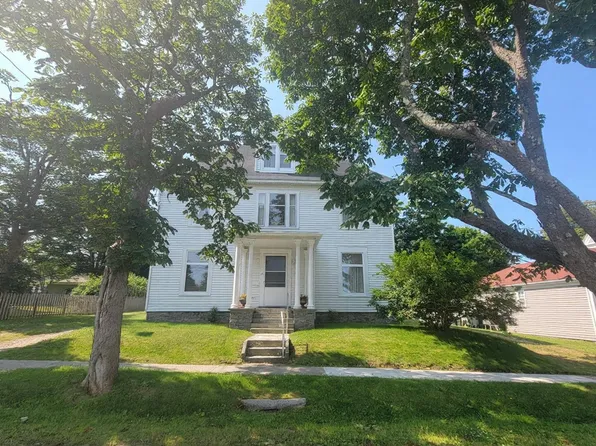 17 Porter St, Yarmouth, NS B5A 2Y7