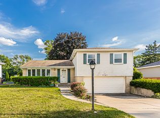 1767 E Cree Ln, Mount Prospect, IL