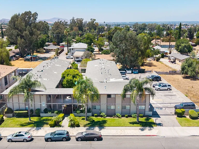 10600 Poplar St — Photo 14