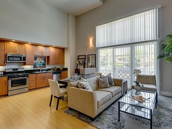 3rd image of 14140 W Moorpark St #2B-2Ba-1250Sqft