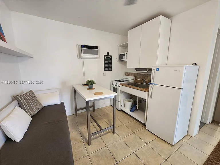 315 Walnut St #2 — Photo 9