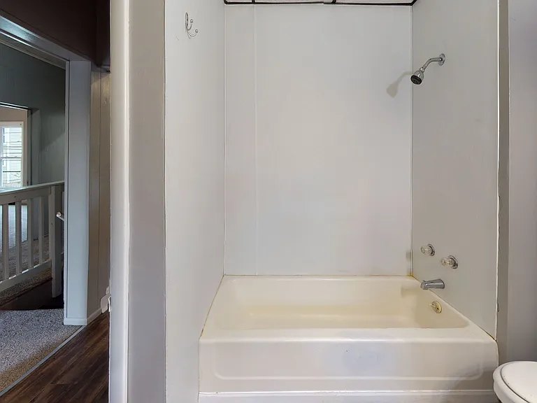 33 Westminster Avenue — Photo 16