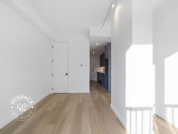 4th image of 931 Carroll St #210