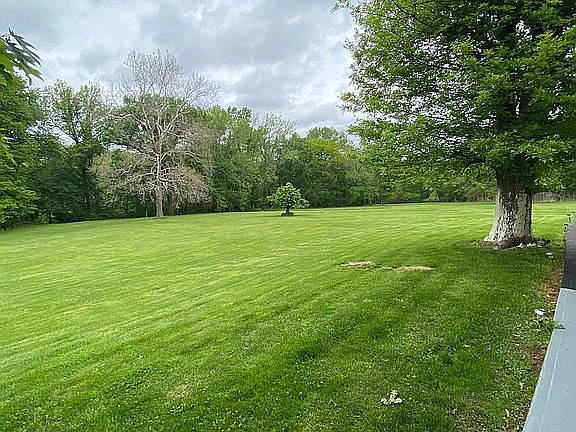 4th image of 5216 Edgehill Dr
