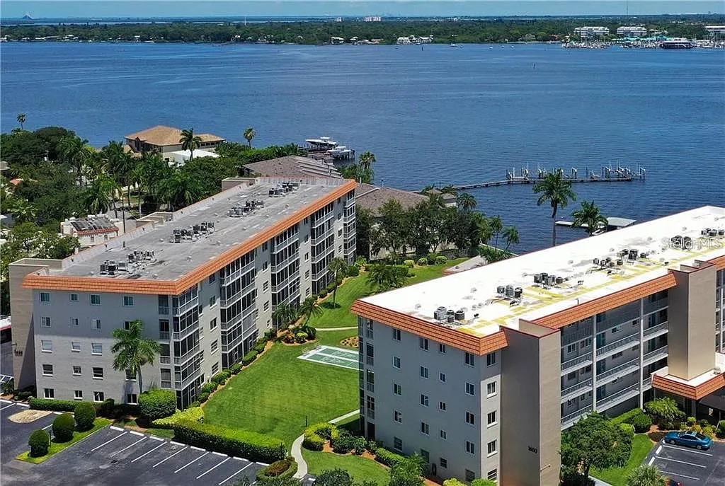 2 bed, 2.0 bath, 1269 sqft, $2,300 — Photo 2