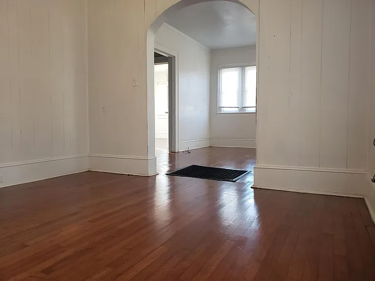 1119 Cedrow Dr — Photo 7