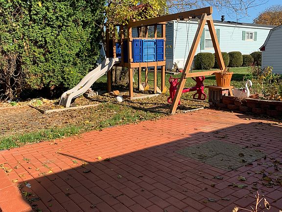 5th image of 1018 Pembrooke Ln