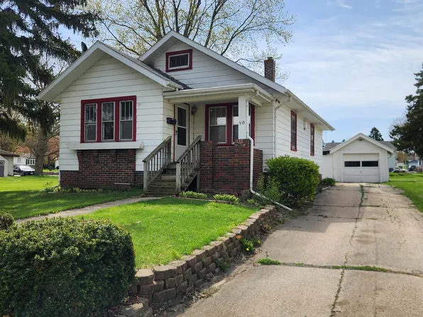 515 W Dewey St, Freeport, IL 61032
