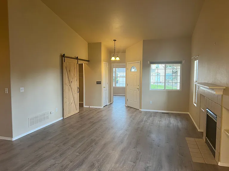 17055 Mountain Lake Dr — Photo 3