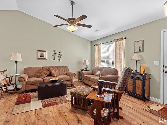 2nd image of 640 Leslie Ave