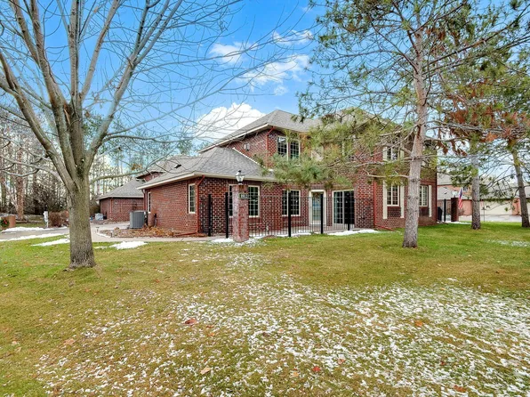 1812 Hunter Hill Rd, Hudson, WI 54016