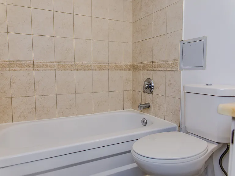 1375 Kensington Pkwy — Photo 12