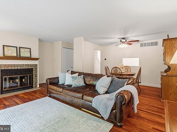 2nd image of 9752 Summer Park Ct
