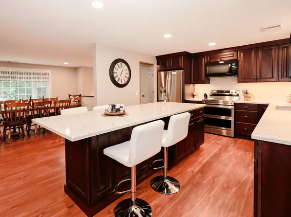 8 Blue Jay Way, Litchfield, NH 03052