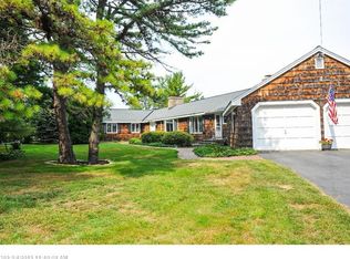 8 Longmeadow Rd, Cumberland Foreside, ME 04110